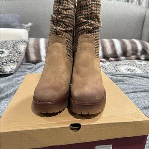 Muk Luks Houndstooth Camel  Boots